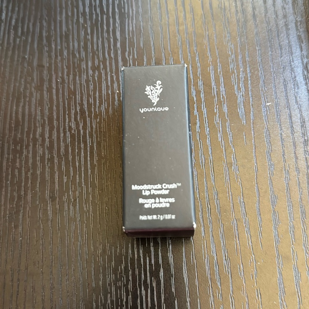 Moodstruck Crush Lip Powder in Casual